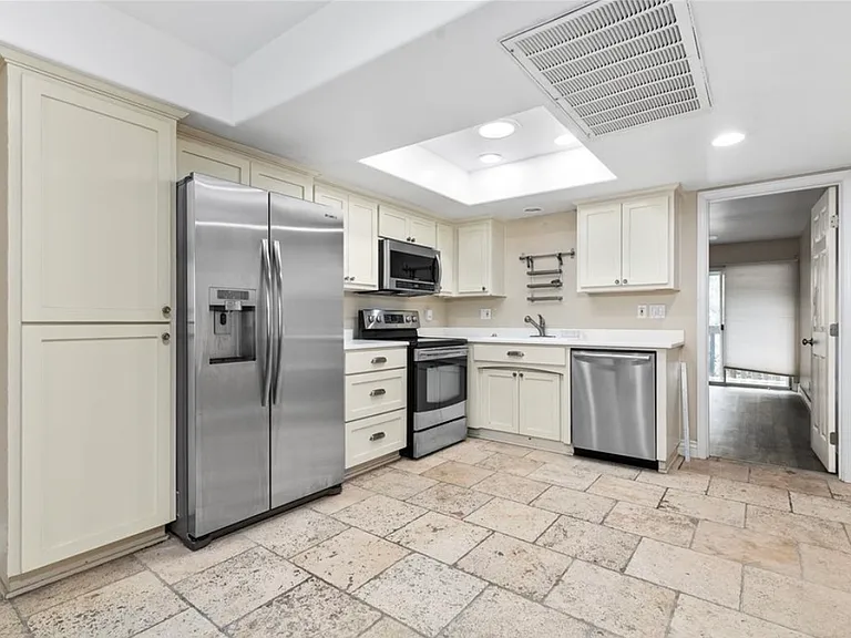 3336 Harbor Cir #D — Photo 10
