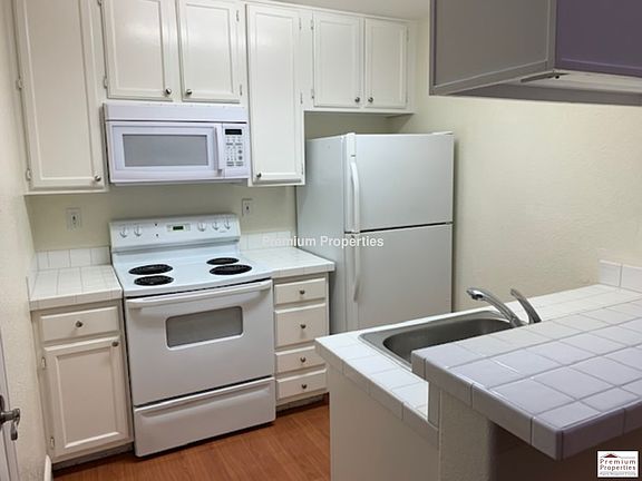 2nd image of 1544 Bailey Rd APT 30