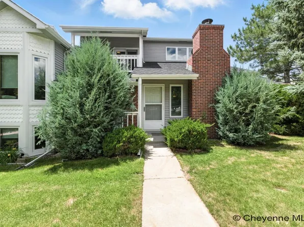 207 Carlson St, Cheyenne, WY 82009