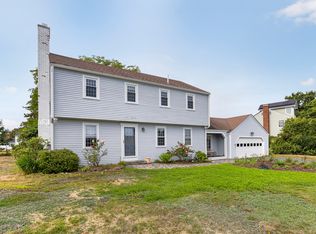 2 Roundabout Ln, Cape Elizabeth, ME 04107