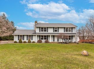 S69W32626 Westgate Dr, Mukwonago, WI 53149