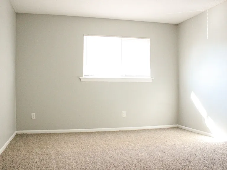 Willow Creek Apartments — Photo 13