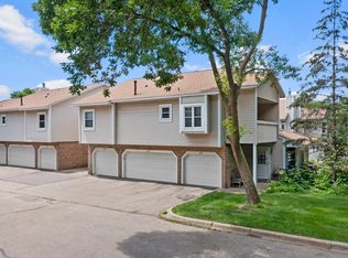 5304 Highpointe Ter, Bloomington, MN 55437