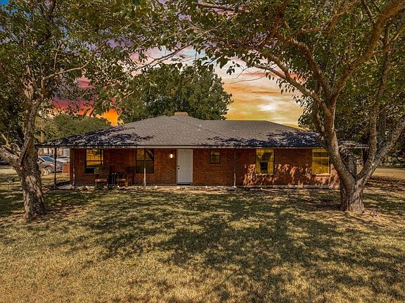 2nd image of 3211 Bluegrass Dr