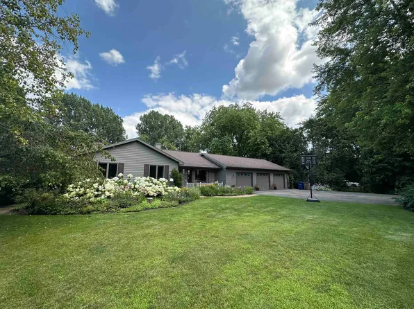 1370 Leonard Point Rd, Oshkosh, WI 54904