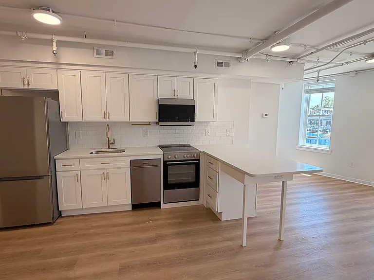 122 Dock St #2 — Photo 6
