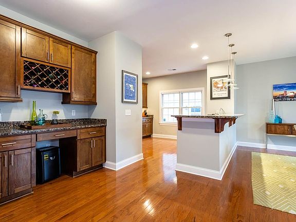 5th image of 200 Craigmore Dr
