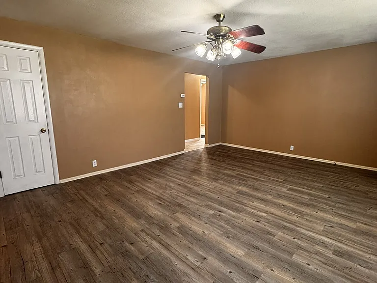 3009 W Olive St — Photo 3