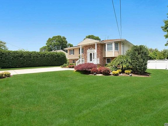 3rd image of 8 Chadwick Ct