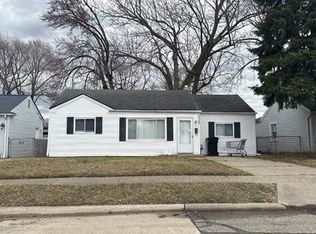 26560 Nagel St, Roseville, MI 48066
