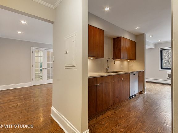 3rd image of 2336 N Commonwealth Ave APT 301