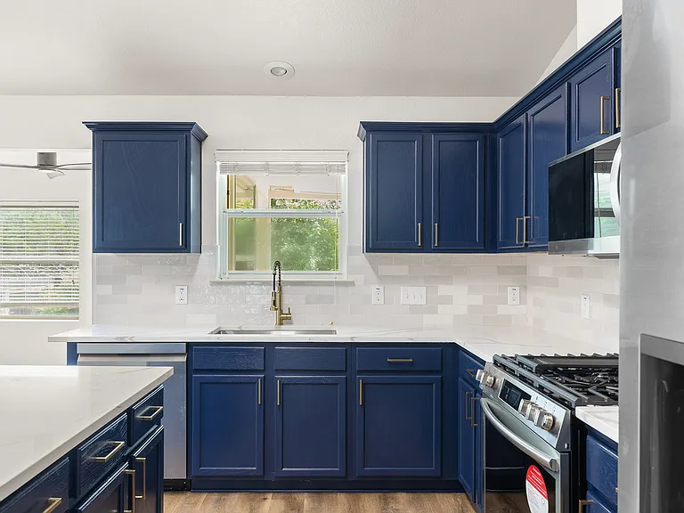 Fully remodeled modern Chef's kitchen, with a large island, brand new stainless steel appliances, new quartz countertops