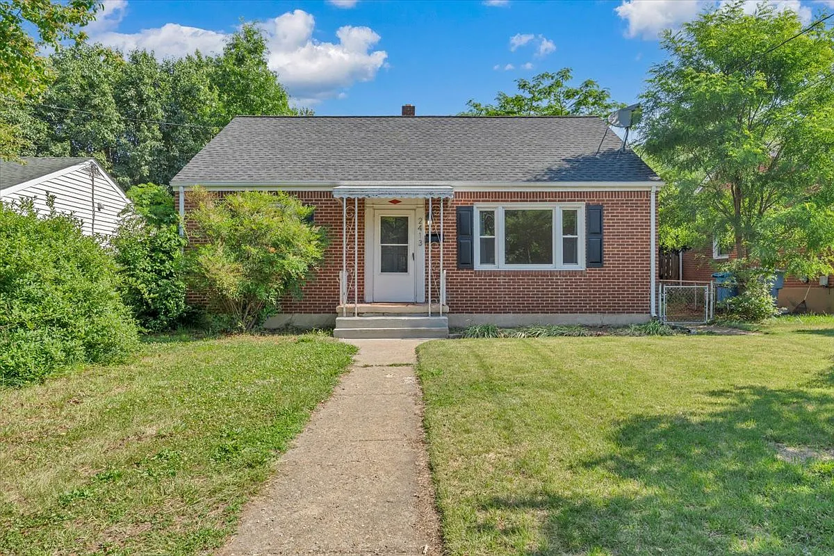 4 bed, 1960 sqft, $2,295 — Photo 2