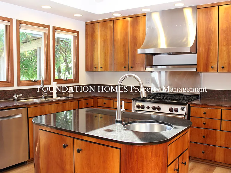 33 College Ct — Photo 6