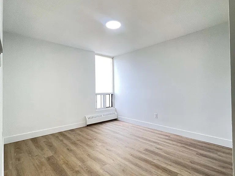 70 Paisley Blvd W — Photo 14