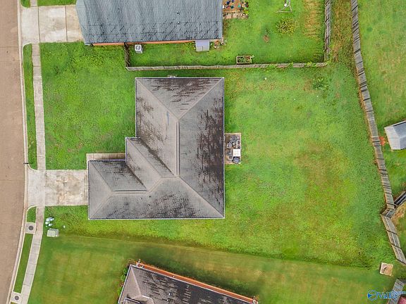 5th image of 204 Shadow Cove Dr SW