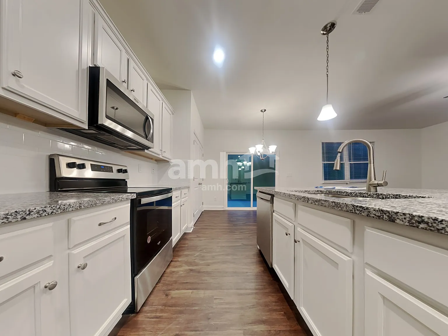 4 bed, 2.5 bath, 1977 sqft, $2,350 — Photo 3