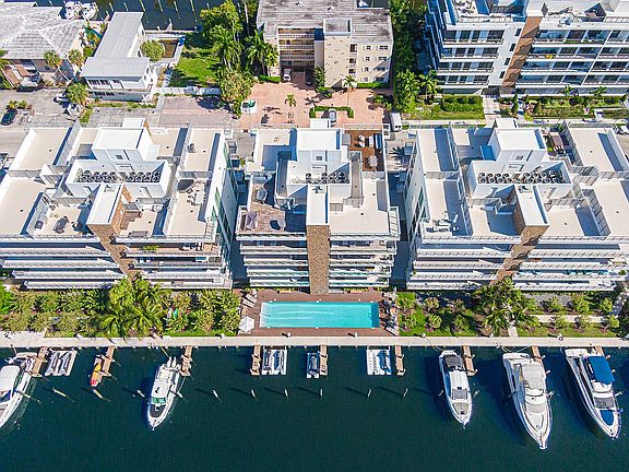 3rd image of 31 Isle Of Venice Dr #301
