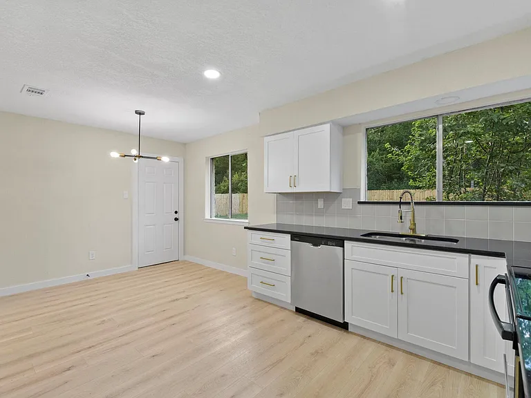 2322 Aprilmont Dr — Photo 16