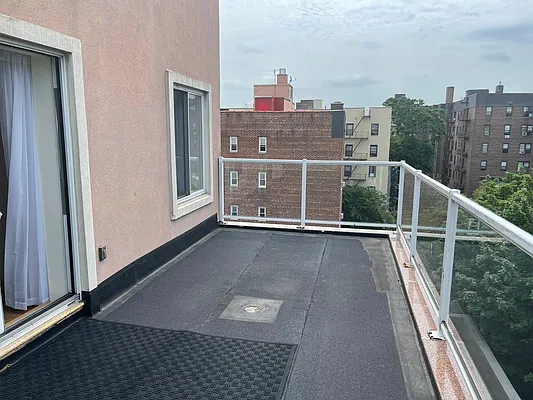 Rented by 18 REALTY | media 11