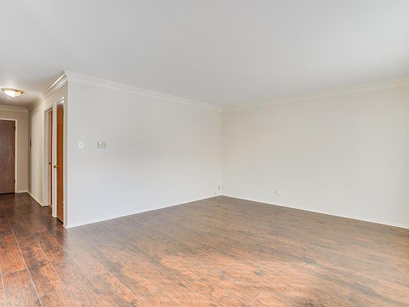 5th image of 3090 Vicente St APT 208