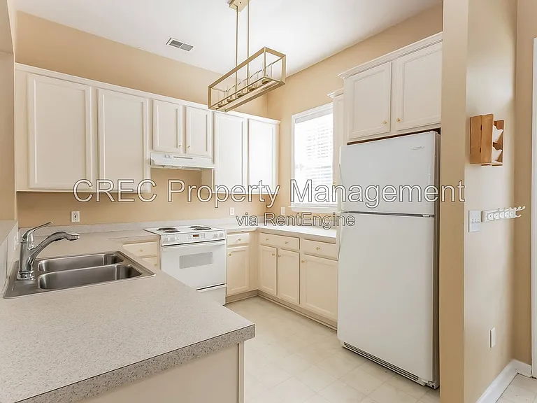 105 Barberry St — Photo 5