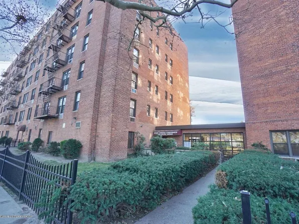 100 Colfax Ave APT 1B, Staten Island, NY 10306