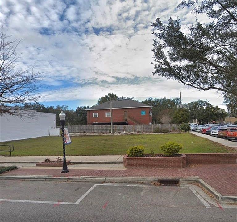 1st image of 330 E Main St