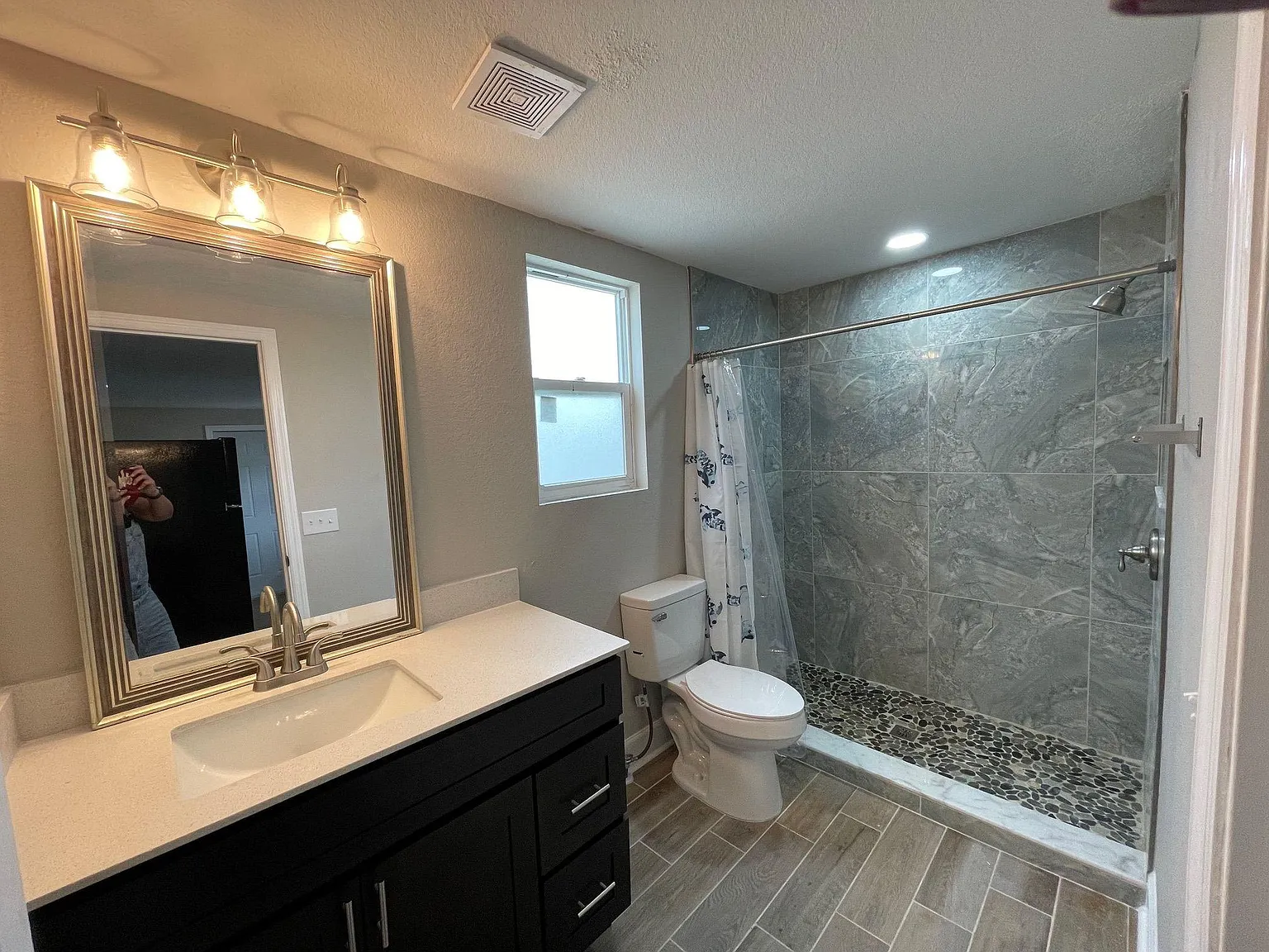 1 bed, 1.0 bath, 700 sqft, $1,481 — Photo 2