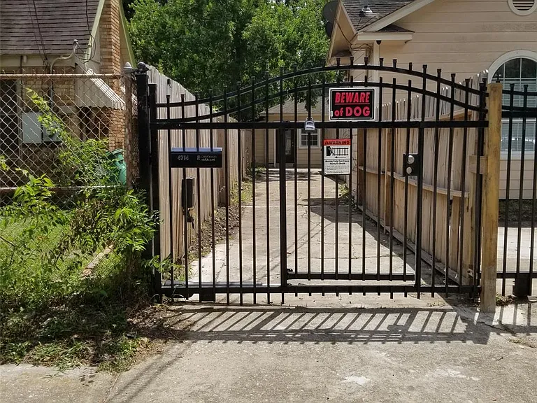 4714 Sharon St — Photo 1