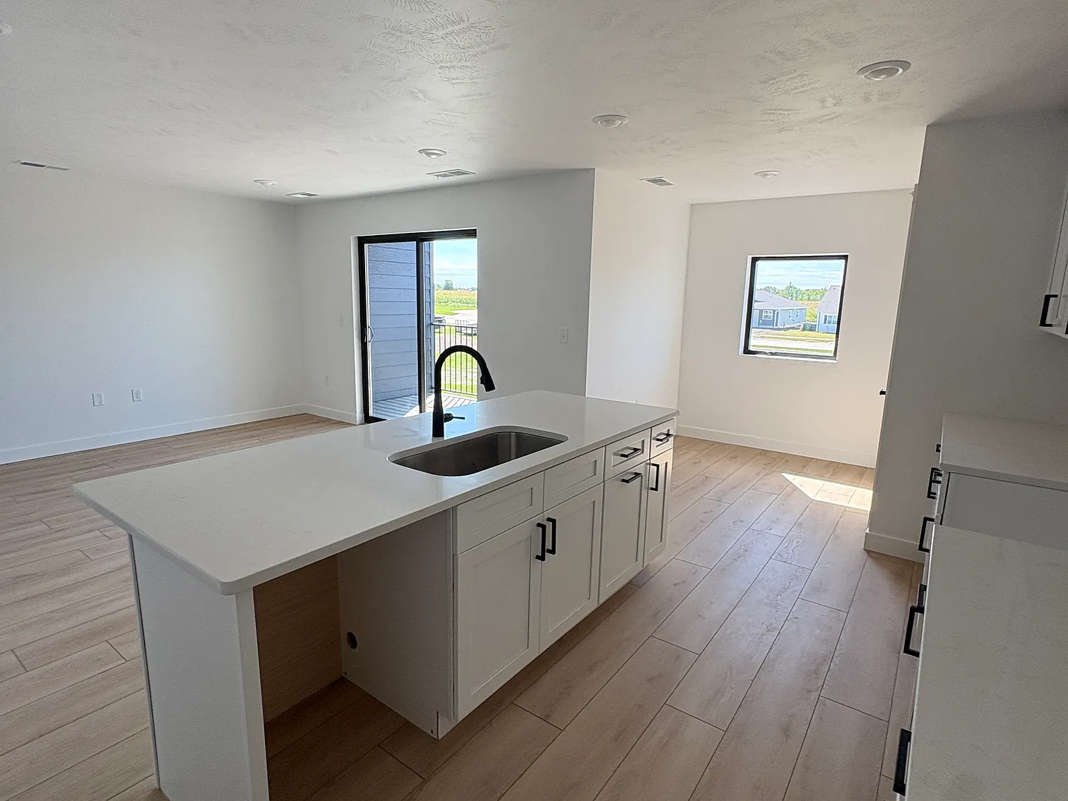 3 bed, 1220 sqft, $1,500 — Photo 3