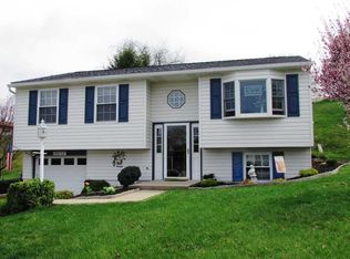 165 Valley Green Dr, Coraopolis, PA 15108