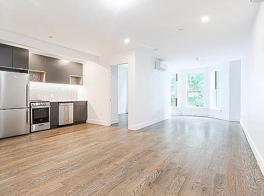 1st image of 224 Hawthorne St #3C