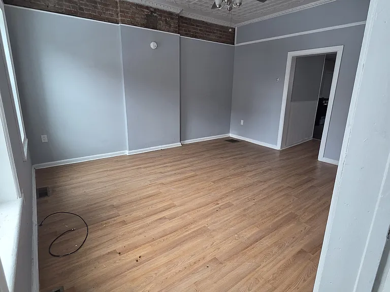 9-11 Hamilton St #9-1 — Photo 1