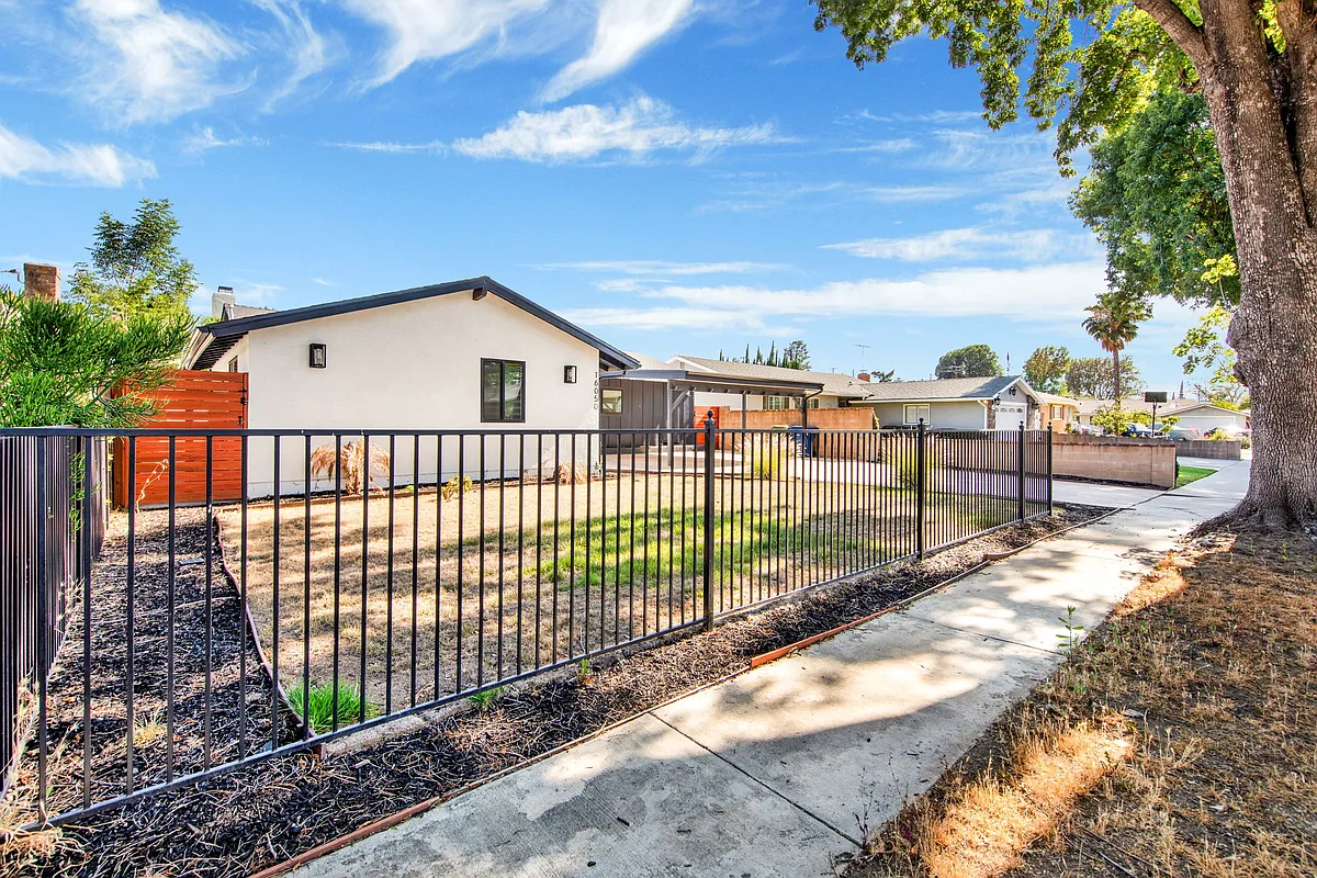 Building Photo - 16052 Bahama St