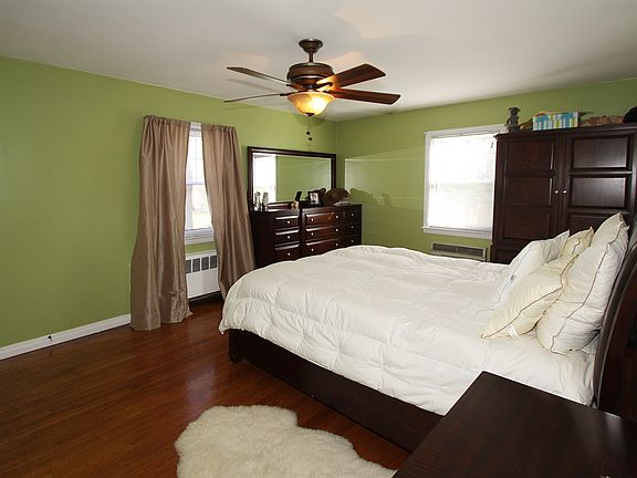 5th image of 43 Roslyn Dr