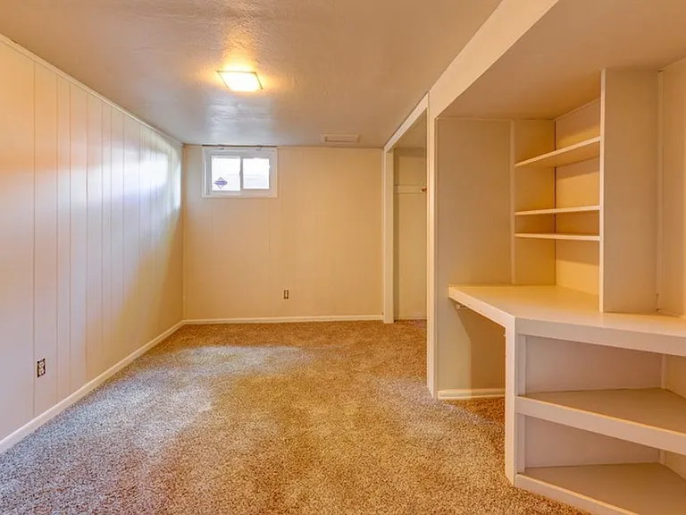 3895 Elmhurst Pl — Photo 11