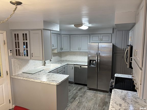 4th image of 17 Lambert Ln
