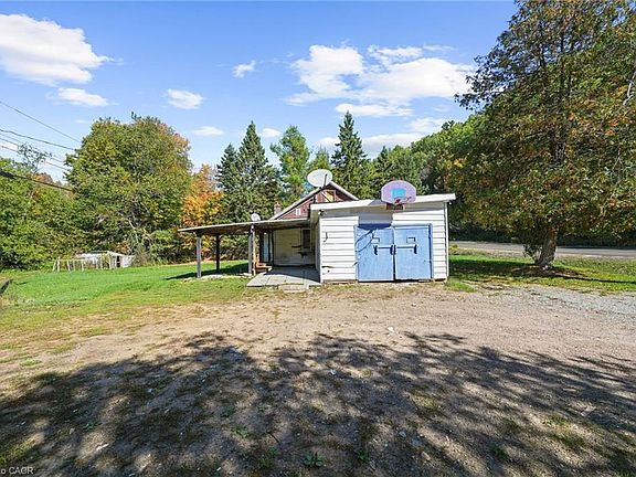 2nd image of 1093 S Lake Rd
