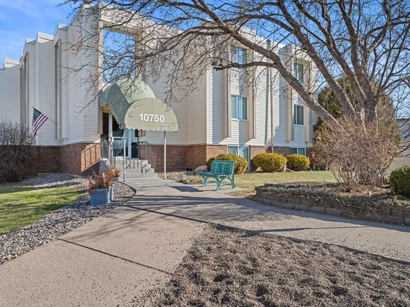 10750 Rockford Rd APT 313, Plymouth, MN 55442