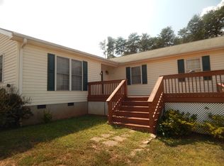 221 Overlake Dr, Inman, SC 29349