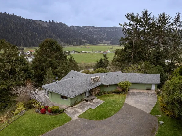 60 Viewcrest Dr, Orick, CA 95555