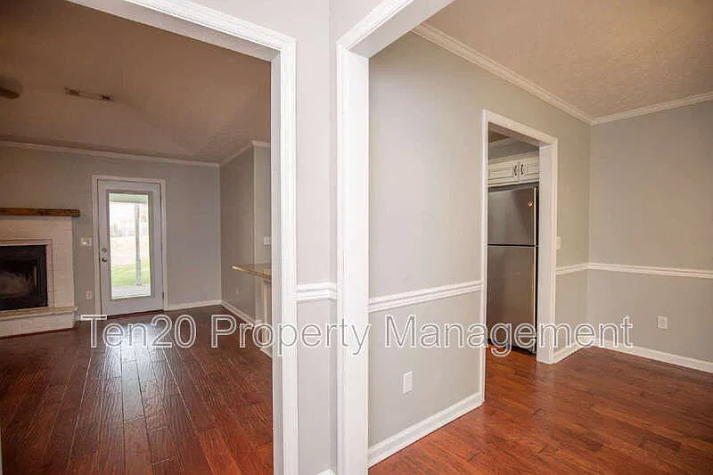 3 bed, 2.0 bath, 1280 sqft, $1,650 — Photo 2