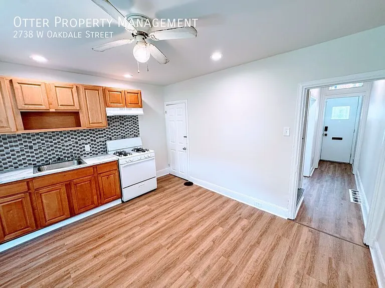 2738 W Oakdale St — Photo 10
