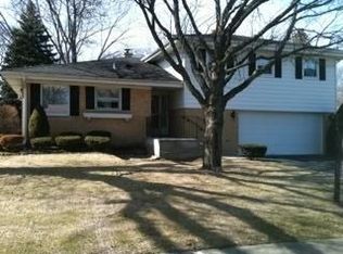 870 Huckleberry Ln, Northbrook, IL