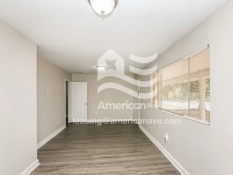 686839_003_wm_-_living_room_13139008.jpg