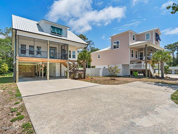 3rd image of 3106 E Oak Island Drive