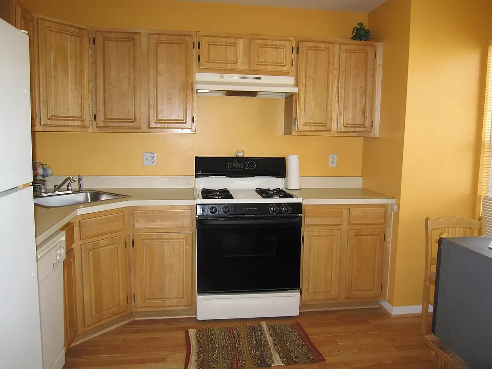 Eat-in kitchen