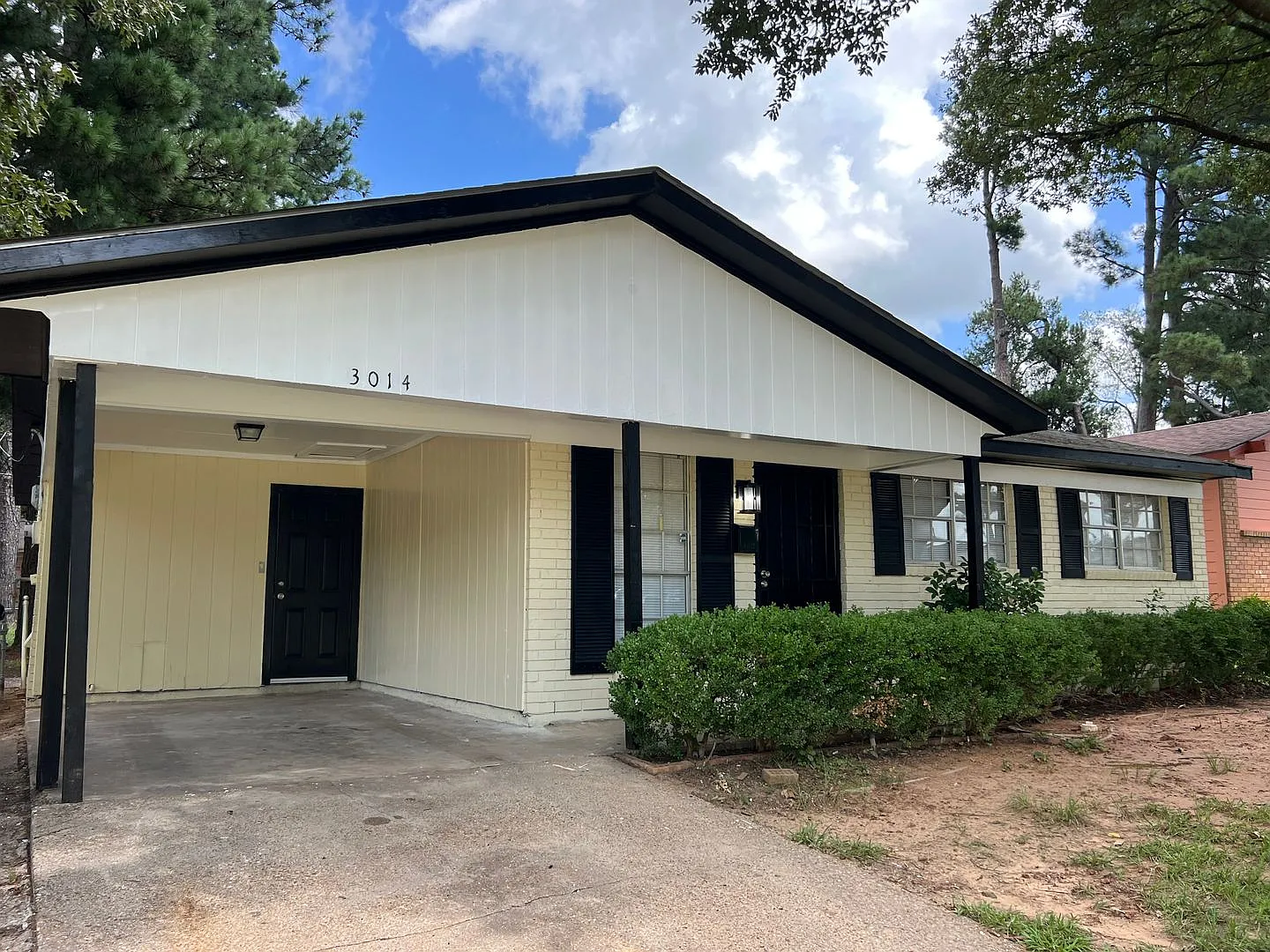 Newly Renovated 3 Bedroom, 1 Bathroom House — Photo 1