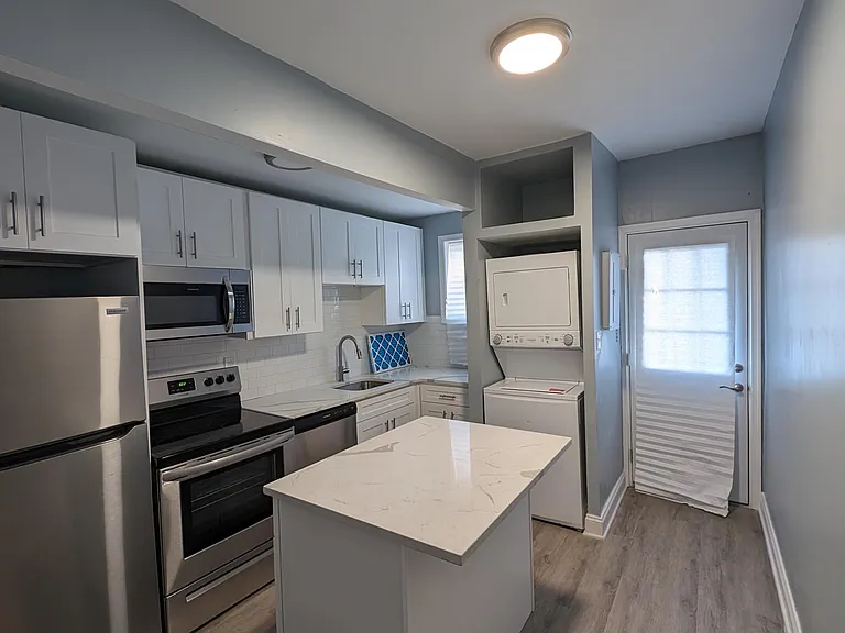 106 S Dean St — Photo 1